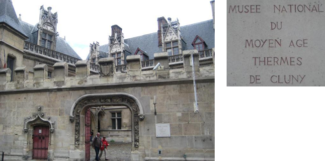 Frontalansicht des Eingangs des Musée de Cluny in Paris sowie eine Detailansicht des Namensschildes am Eingang