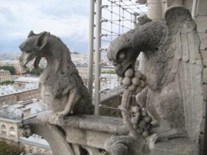 Wasserspeier an der Fassade Notre Dames